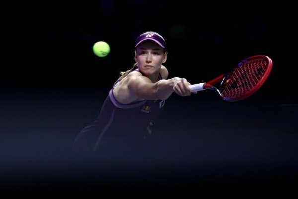 百胜证券 WTA年终总决赛：莱巴金娜2-0阿尼西莫娃，取得小组赛首胜